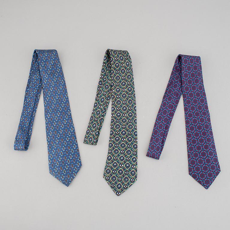 Hermès, 3 silk ties.
