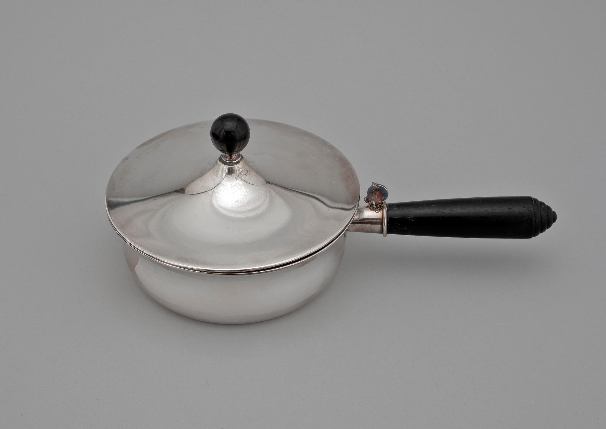 KAROTT MED LOCK, silver, GAB Stockholm 1938. Ca 416 g.