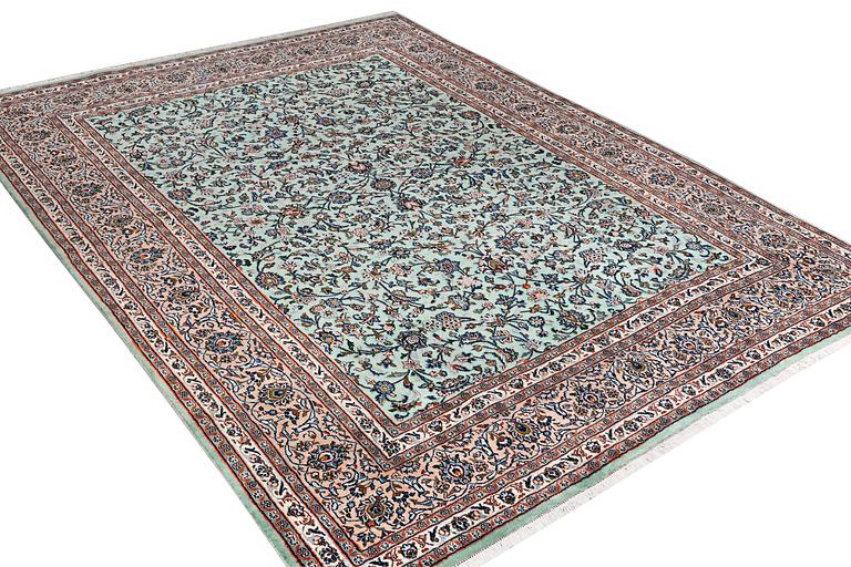 A Kashan carpet, c. 394 x 284 cm.