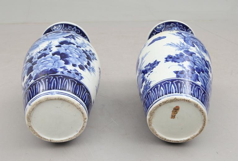 VASER, 1 par, porslin, Japan, tidigt 1900-tal.