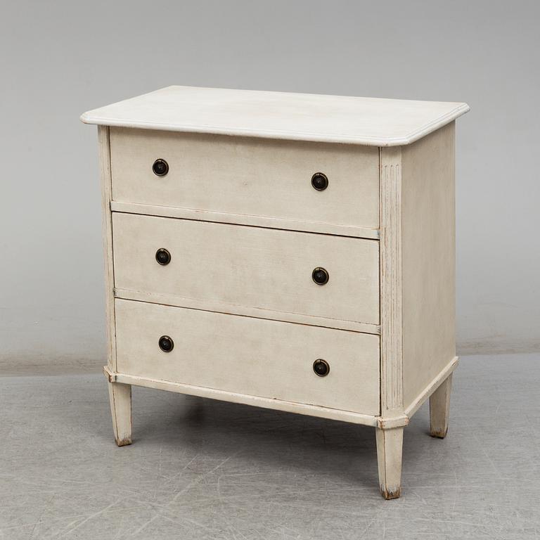 A 20th century gustavian style chest of drawers.