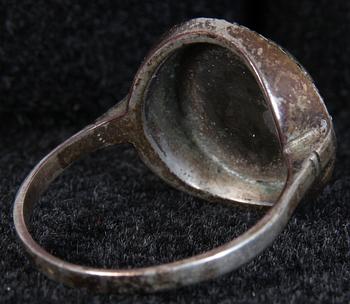 RING samt BROSCH, silver, 1900-tal.