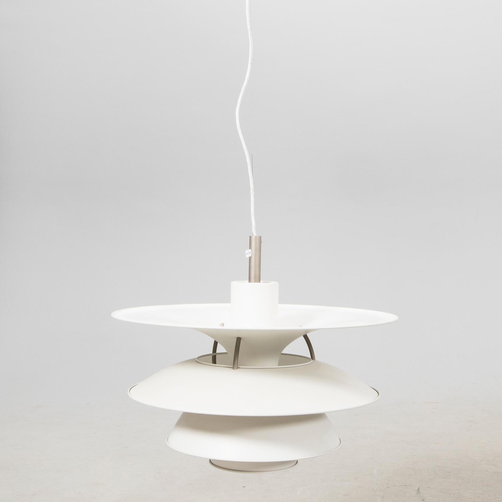 Poul Henningsen, taklampa, "Charlottenborg PH 6 1/2", Louis Poulsen, Danmark.