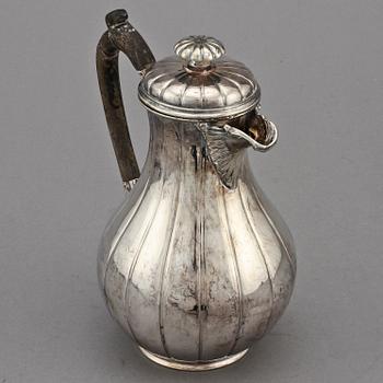 KAFFEKANNA, silver, utländska stmpl, sekelskiftet 1800/1900-tal. Vikt 575 g.