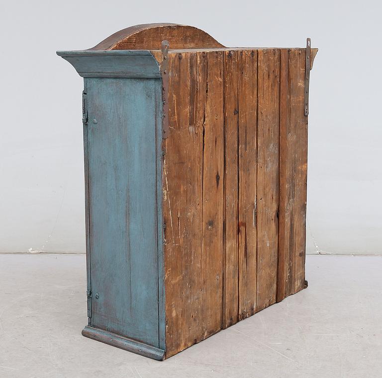 HÄNGSKÅP, 1800-talets första hälft.