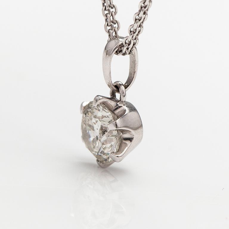 An 18K white gold necklace with a ca. 1.00 ct diamond.