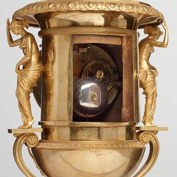 BORDSPENDYL, Paris, 1800-talets början.