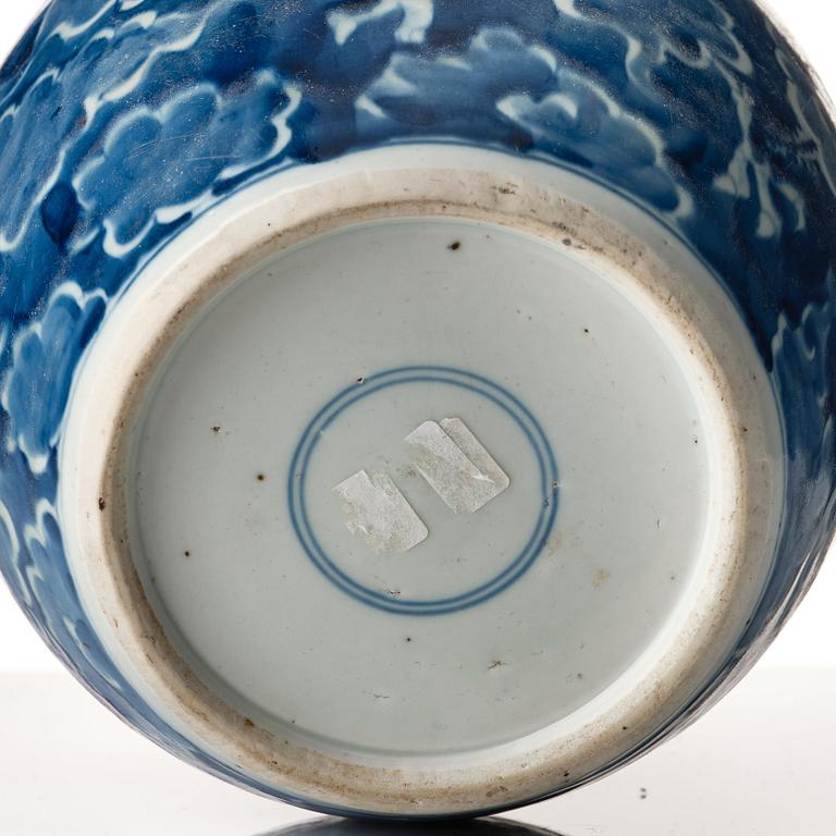 A blue and white jar, Qing dynasty, 18th Century.