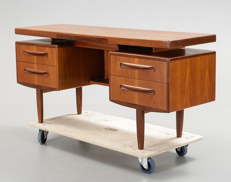 SIDEBOARD / SKRIVBORD, "G-Plan", omkring 1900-talets mitt.