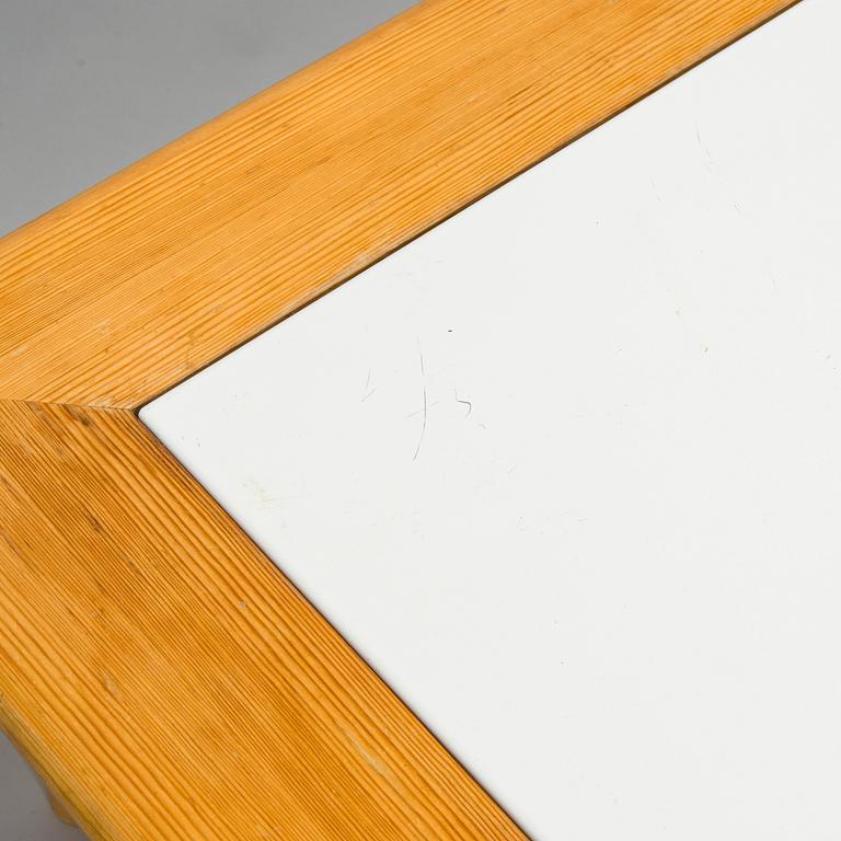 Antti Nurmesniemi, a 1980s coffee table.