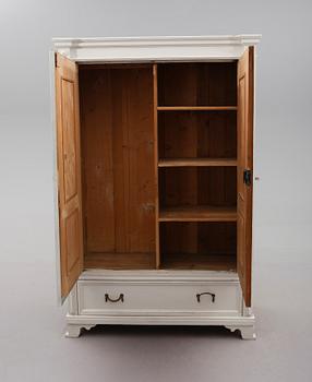 KLÄDSKÅP, 1800-talets andra hälft.