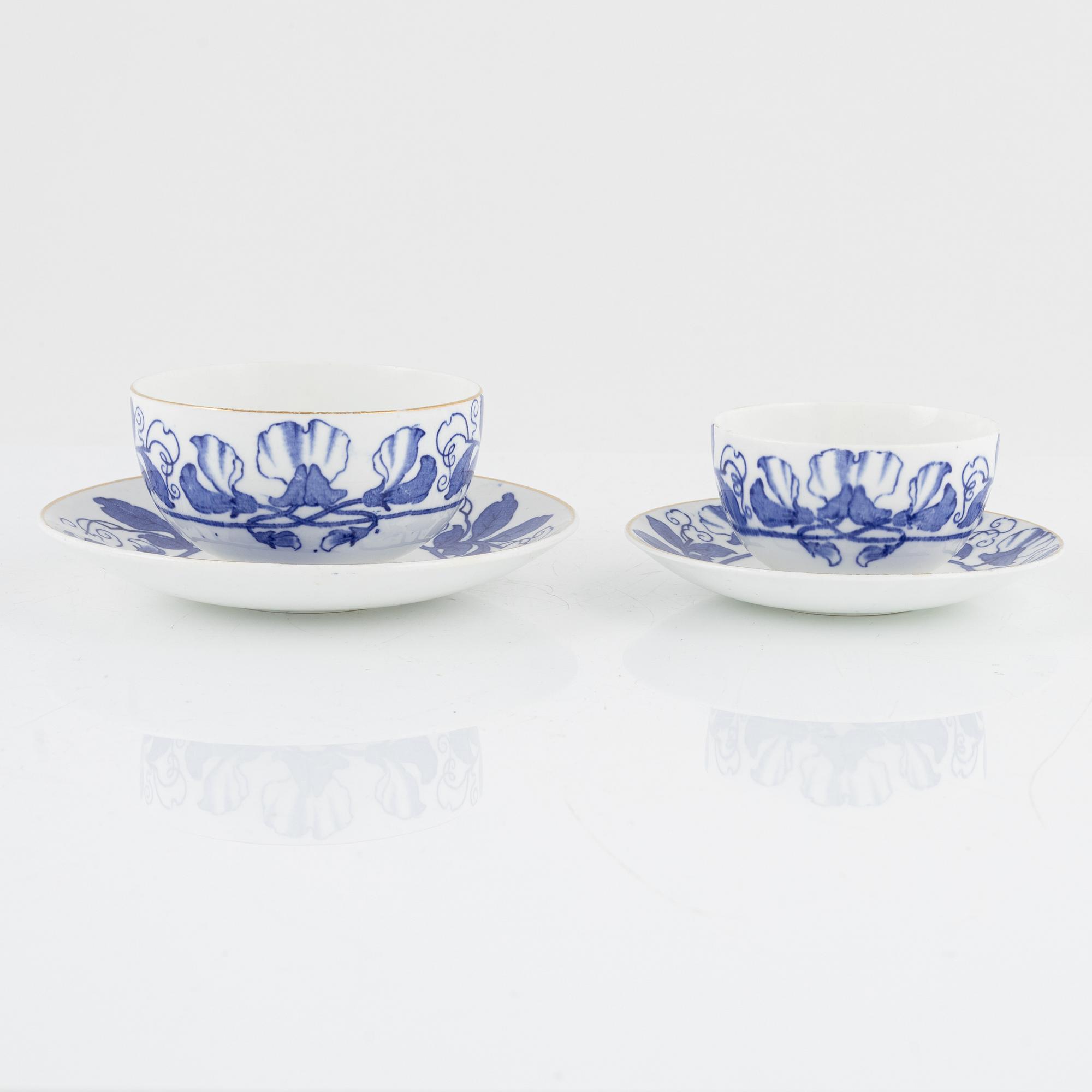 Gunnar Wennerberg, 74 pieces of a "Blåsippa" dinner service, Gustavsberg, Sweden.