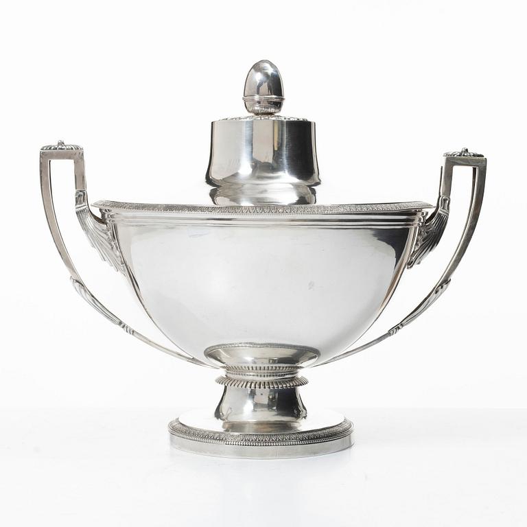 A Swiss silver tureen with lid, mark of Bossard & Sohn, 20th Century.