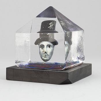 Bertil Vallien, a glass sculpture, numbered 8BV ATT 019005/1000, and signed  B. Vallien.