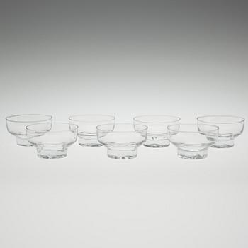 DESSERTSKÅLAR, 8 st, med SERVERINGSSKÅL, "Isbrytare" Tapio Wirkkala, Iittala 1900-talets senare hälft.