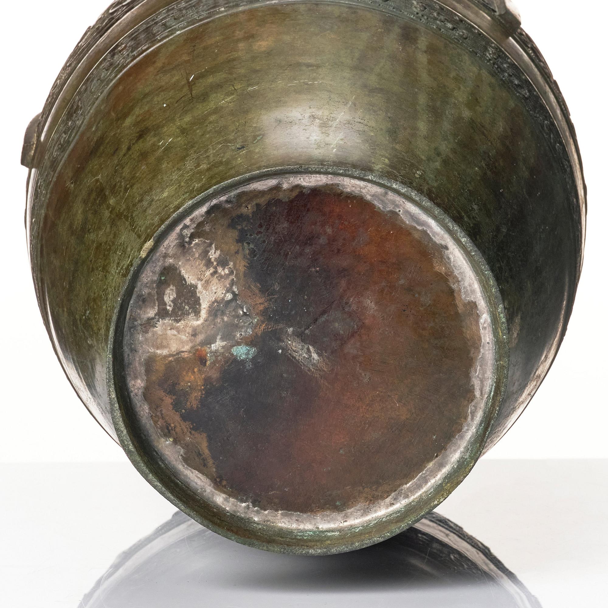 A bronze vase, Qing dynasty 18th/19th century.