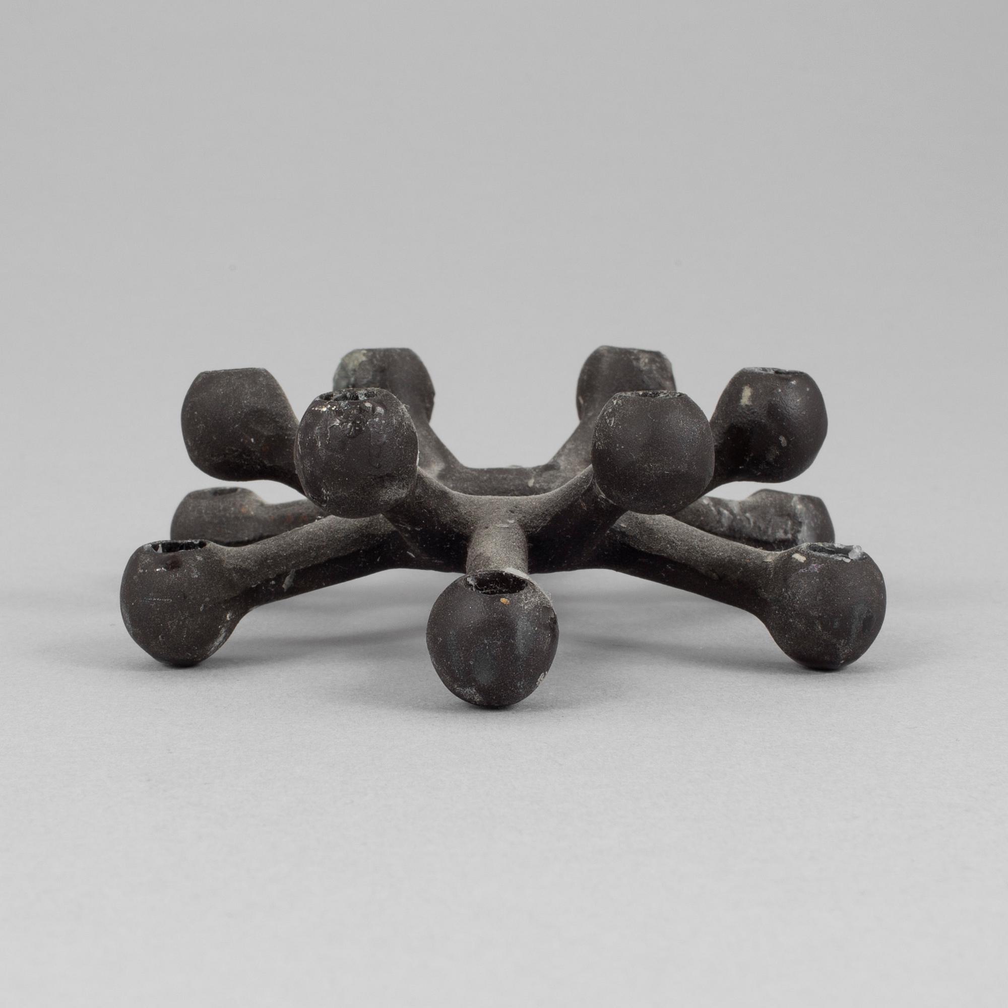 JENS QUISTGAARD, ljusstake, gjutjärn, Dansk Designs, Danmark.