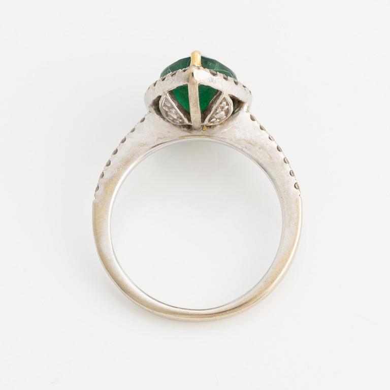 Ring, 18K white gold, with pear-shaped emerald and brilliant-cut diamonds.