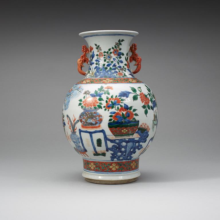 A Chinese wucai vase, early 20th Century.