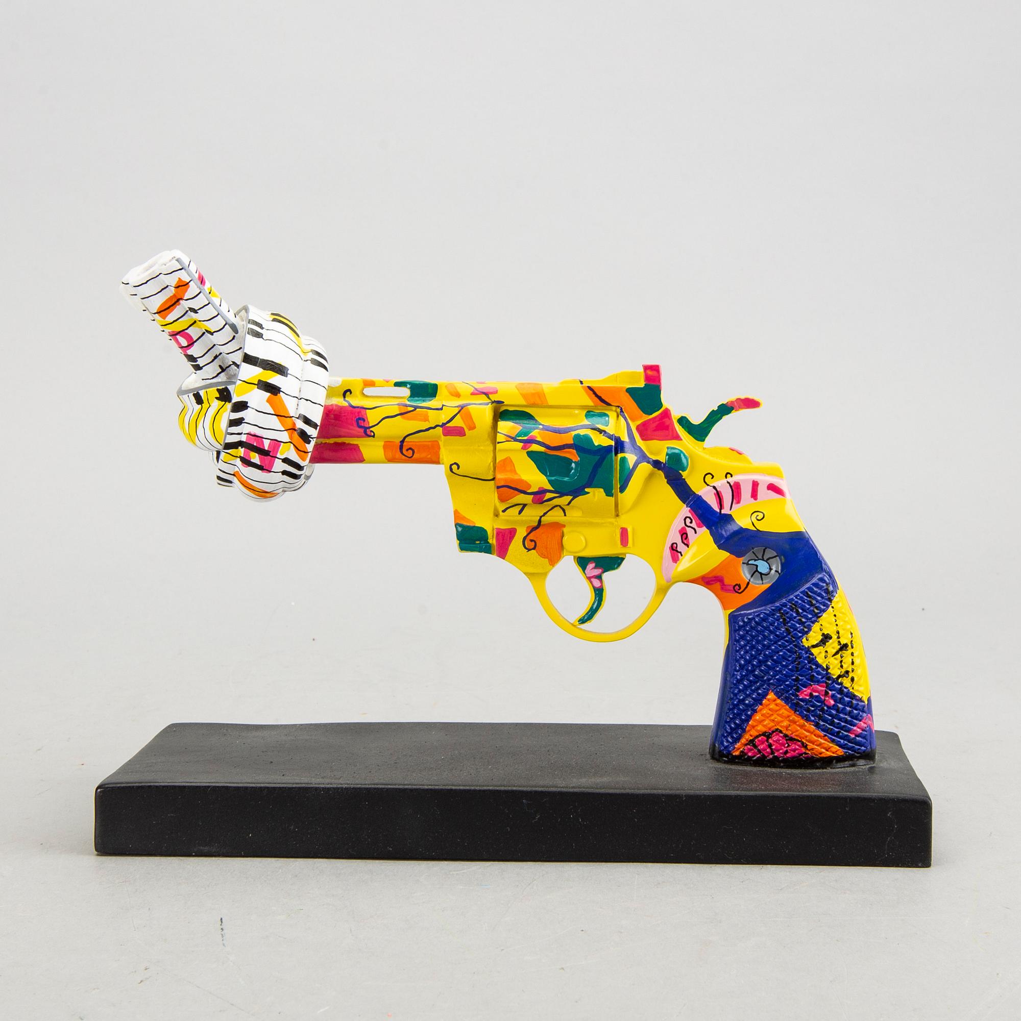 Carl Fredrik Reuterswärd, Non-Violence Project Foundation skulptur 2012.