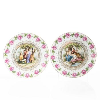 A pair of porcelain serving dishes, Vienna, 20th century.