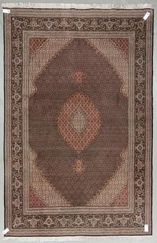MATTA, orientalisk. Ca 307x198 cm.