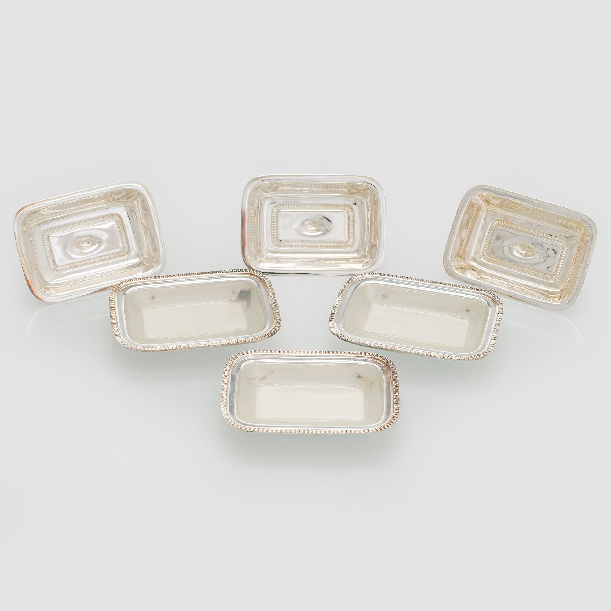 Kokoelma kattausesineitä, 17 osaa.