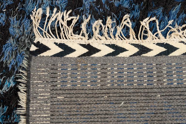 Viola Gråsten, rug, "Skogstjärn", approx. 240 x 155 cm.