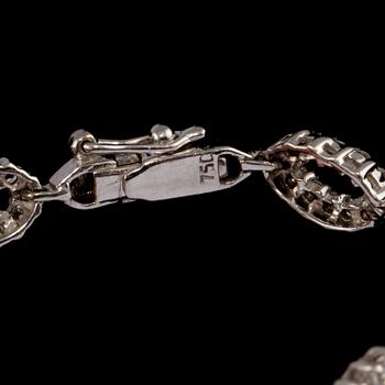 ARMBAND, 18k guld med briljantslipade diamanter, 0.7 ct samt bruna briljantslipade diamanter, 0.59 ct. Vikt 7 g.