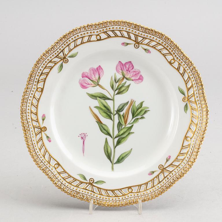 ROYAL COPENHAGEN, a "Flora Danica" porcelain plate.