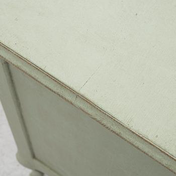 Chest of drawers, early 20th century.