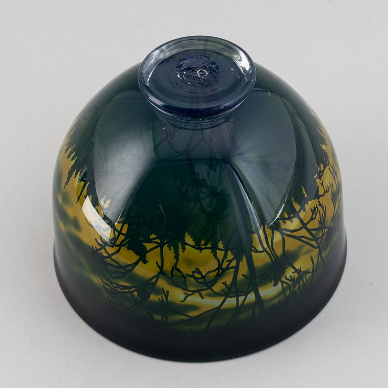 Jette Jörgensen, a cameo glass bowl, Sjöhyttan, Sweden 1987.