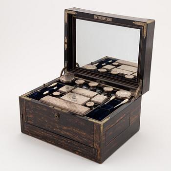 Reseschatull, silver, England, 1860-tal.