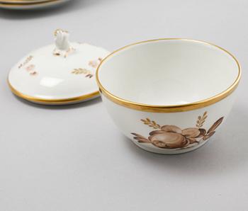 KAFFESERVIS, 26 delar, porslin, "Brun rose", Royal Copenhagen, 1900-talets andra hälft.