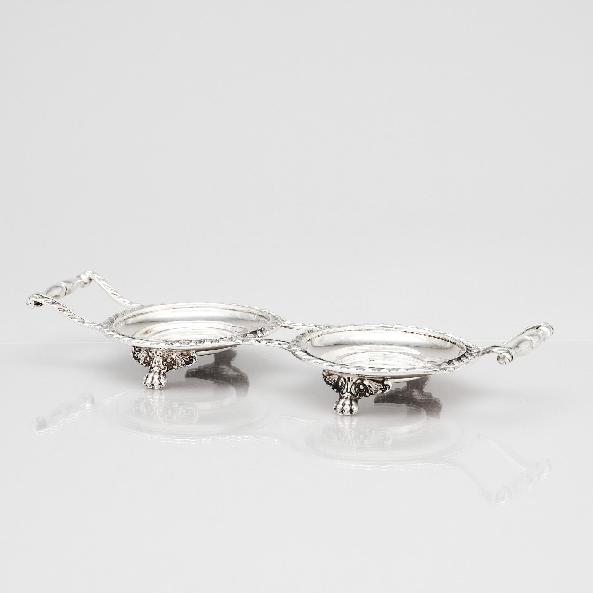 A pair of Swedish candy bowls with stand, parcel-gilt silver, mark of Gustaf Möllenborg, Stockholm 1851.