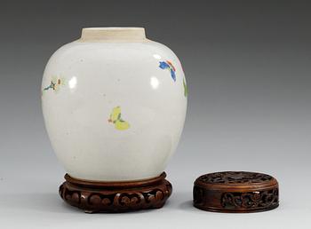 BOJAN, porslin. Qing dynastin 1800-tal.