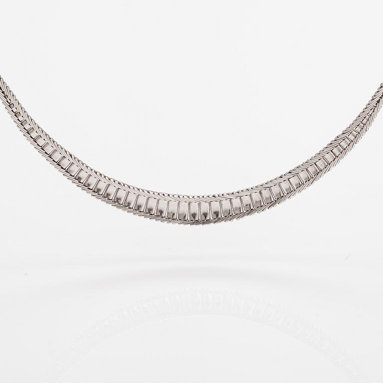 A 14K white gold necklace. Finnish import marks 1979.