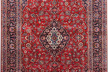 A carpet, Kashan, ca 390 x 277 cm.