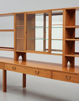 Josef Frank, a mahogany bookcase model "B 1142", Firma Svenskt Tenn, mid-20th century.