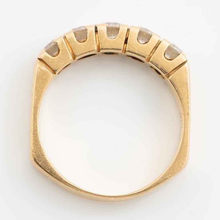 Alliance ring, 18K gold with five brilliant-cut diamonds totalling approximately 1 ct.