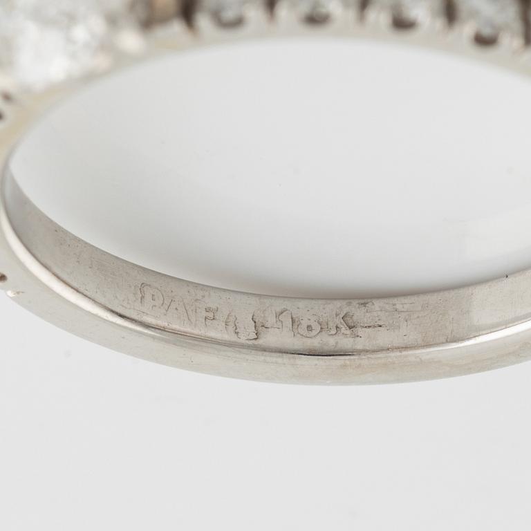 Ring, Patrik af Forselles, med ovalslipad diamant ca 0.57 ct.
