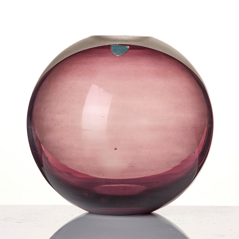 Vicke Lindstrand, a glass vase, Orrefors, Sweden, 1930s.