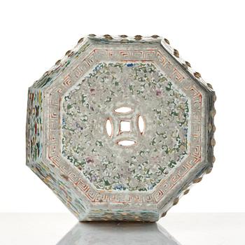 Trädgårdspall, porslin. Qingdynastin, Kanton, 1800-tal.