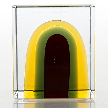 OIVA TOIKKA, AN ANNUAL CUBE, glass, signed Oiva Toikka Nuutajärvi 2006, numbered 570/2000.