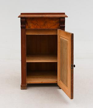 KOMMOD, omkring år 1900.