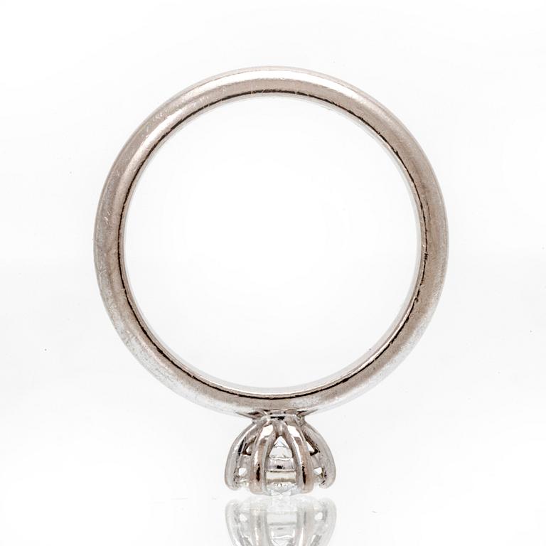 Ring solitär 18K vitguld och briljantslipad diamant, Kaplans, GIA dossier medföljer.