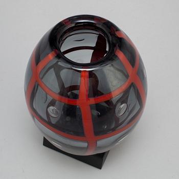 CARLOS R PEBAQUE, a glass vase, Gullakruv.