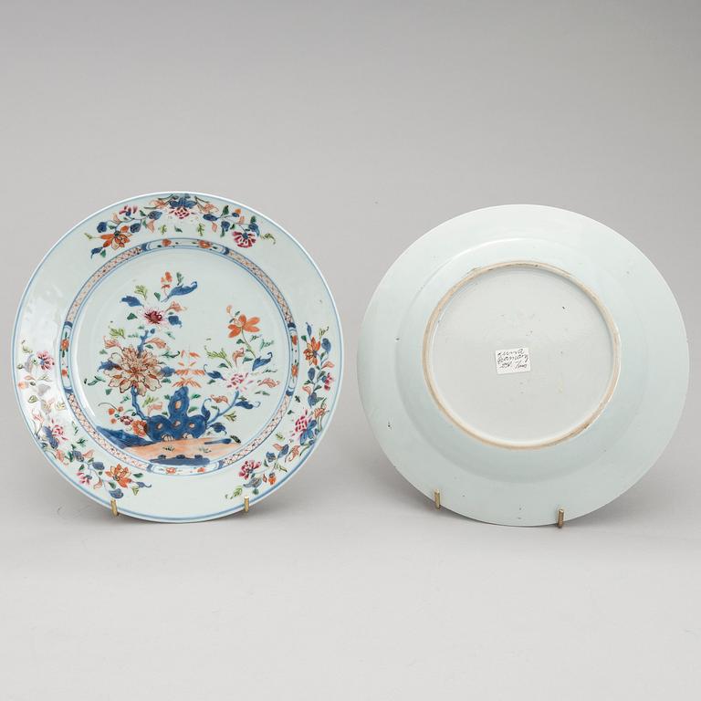 Chinese 18th-Century porcelain dishes, four pairs of dishes and two single soup bowls.