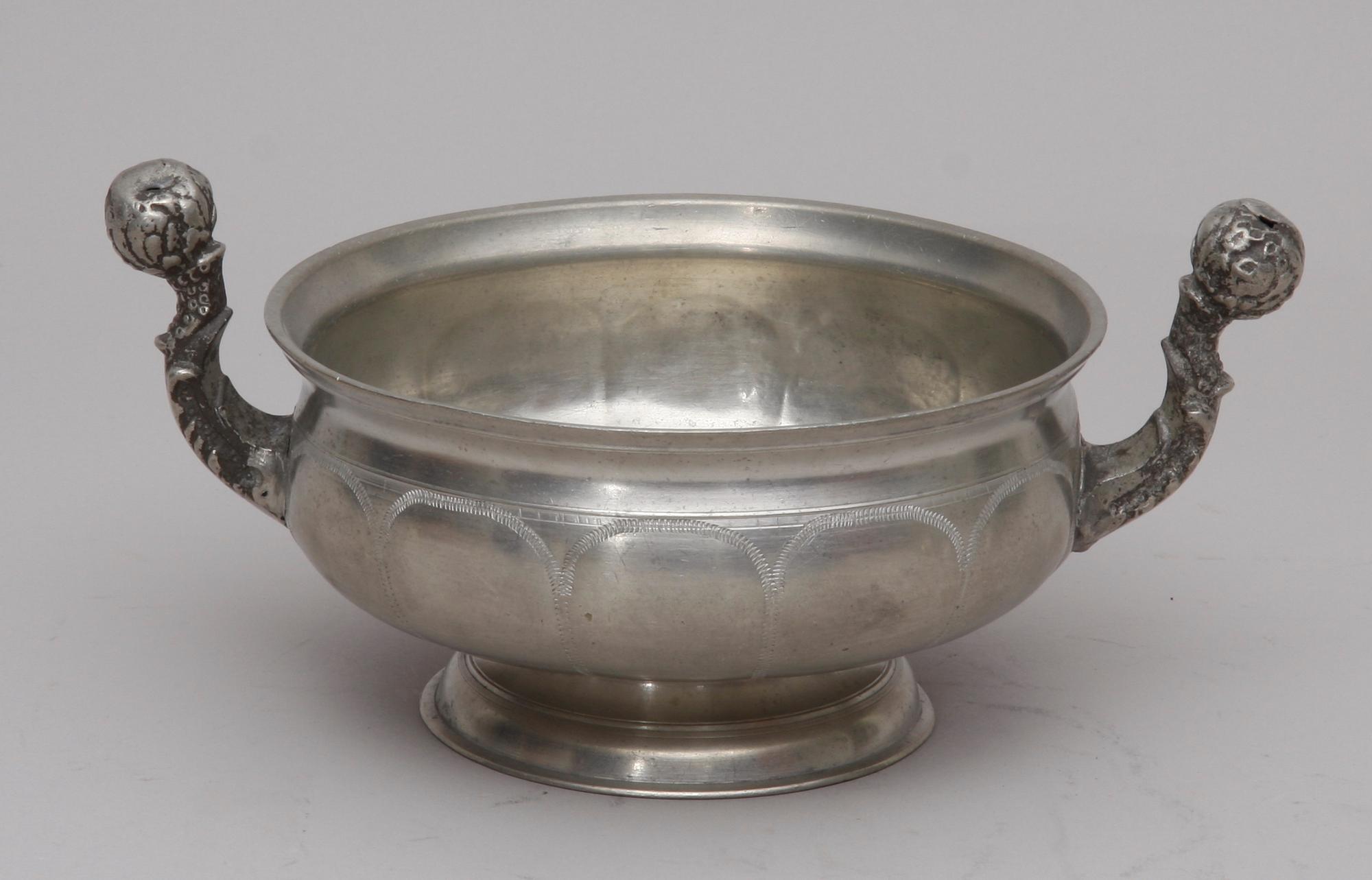 KALLSKÅL, tenn. 1800-tal.