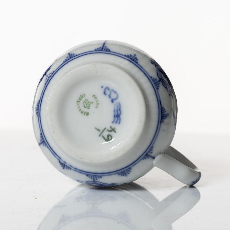 Royal Copenhagen, cremekoppar med lock, 12 st samt bricka, "Musselmalet", Danmark.